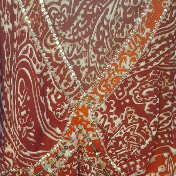 Red and gold lightweight low-cut  top 2X - Picture 2 of 3